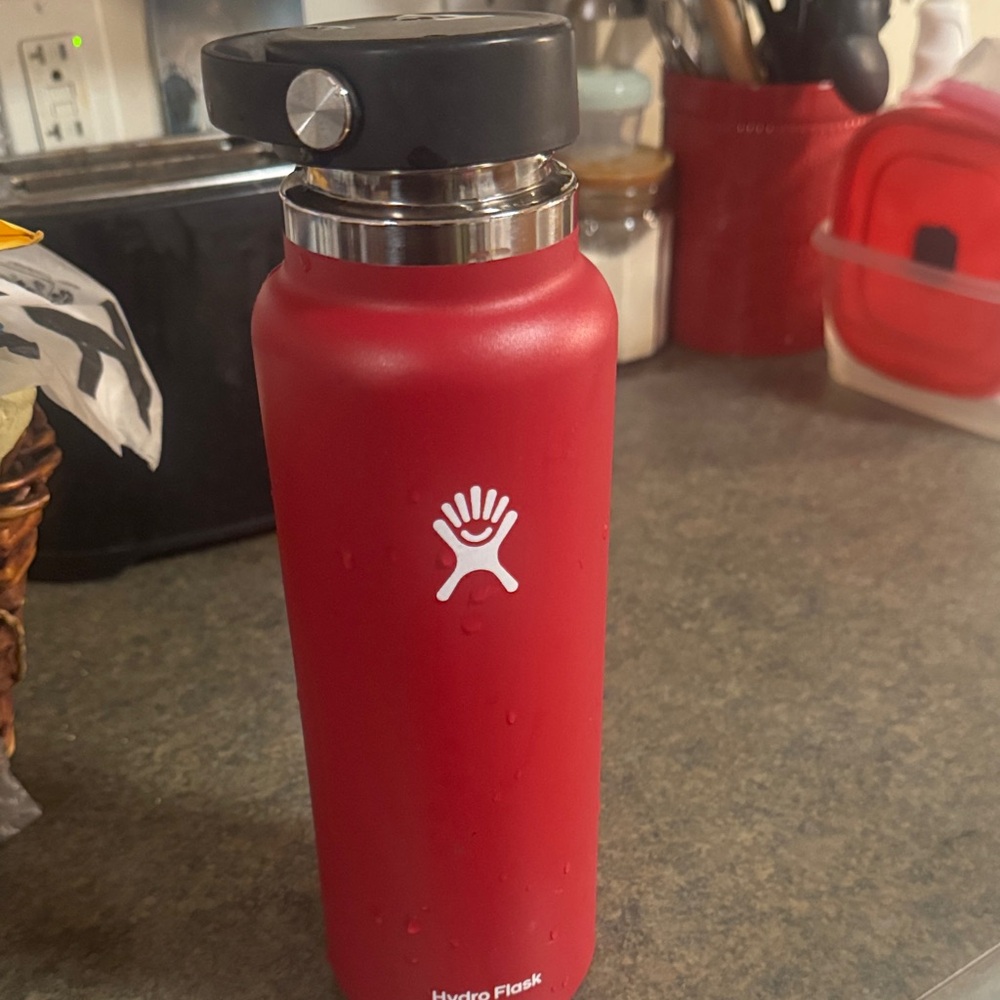 Hydro Flask Scarlet Bottle with Black Lid